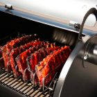 TRAEGER ROZSDAMENTES ACÉL OLDALASTARTÓ.